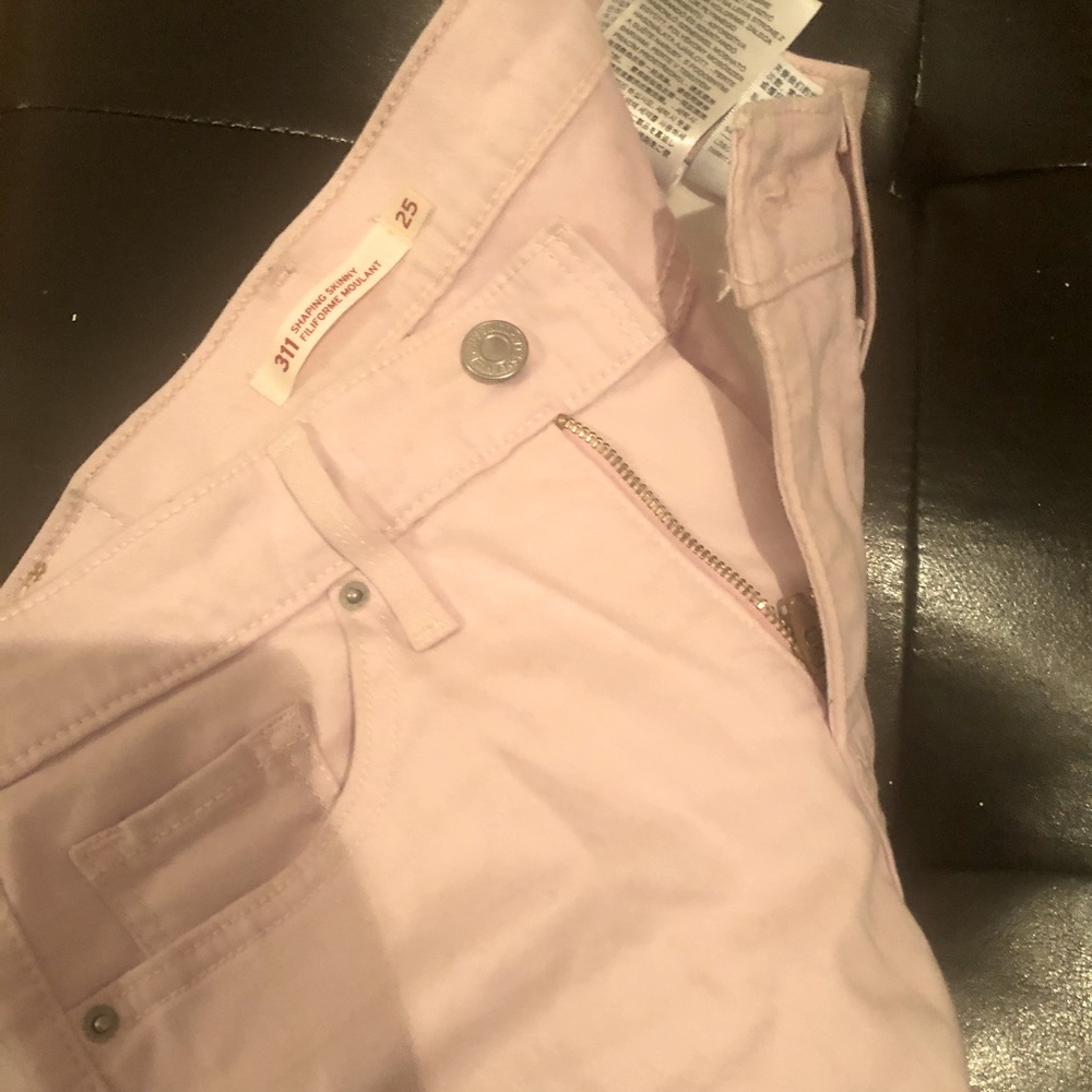 Jean Levi’s Slim Rose bébé. (Rose pale) taille 25